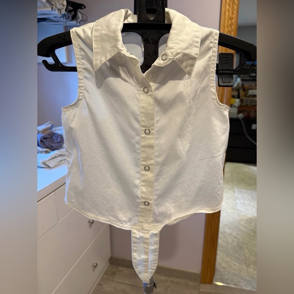 Weissman Girls Dance White Sleeveless Shirt w snaps, White, Size IC (6-8)